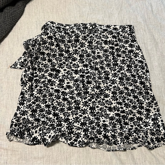 LOFT Daisy Ruffle Wrap Skirt - Picture 3 of 4